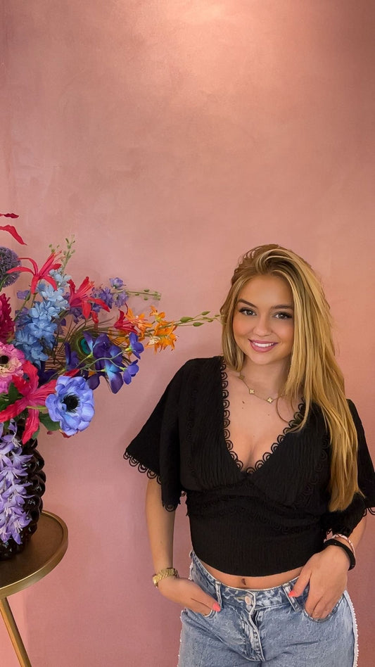 Schwarzes Top – Auffällig & Schick