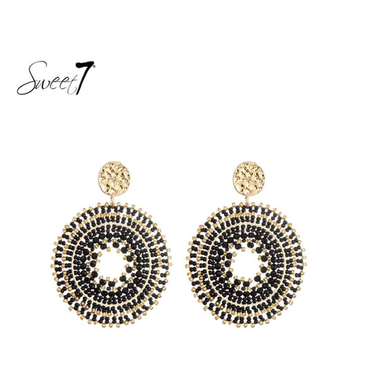 Boho Chic Statement – Sweet7 Oorbellen met Zwart-Goudkleurige Kralen