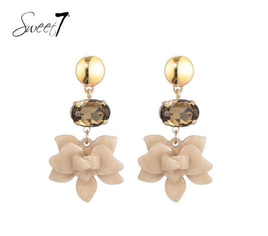 Betoverend Bloemenduo – Statement Oorbellen met Kristal en Bloemdetail