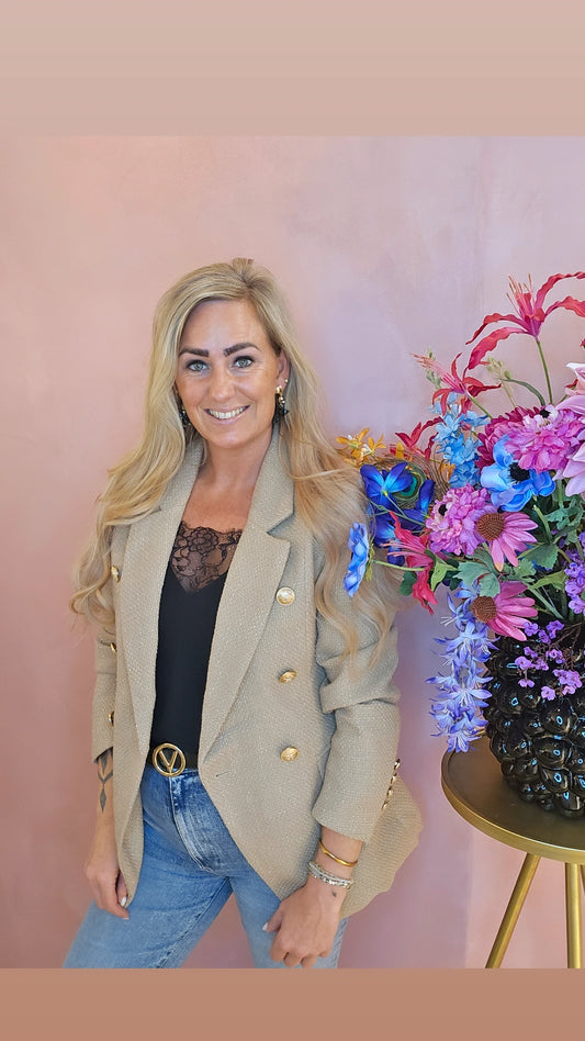 Taupe Blazer met Gouden Knopen – Tijdloze Elegantie