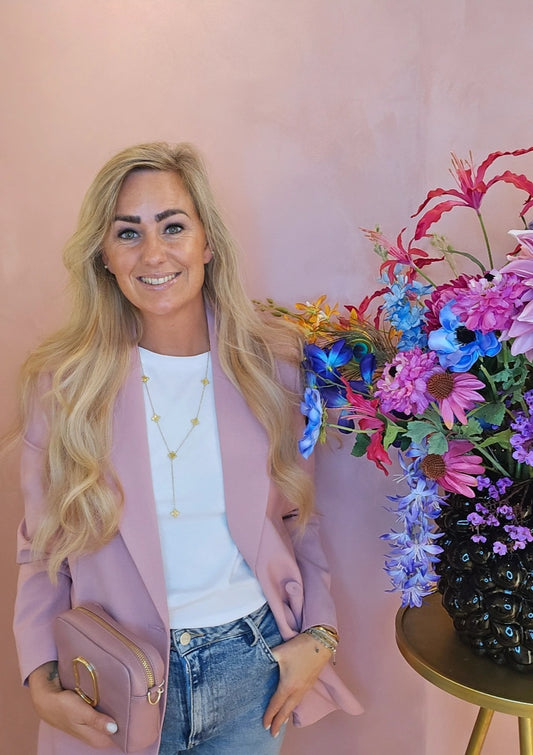 Pinker Oversize-Blazer mit dezentem Glanz – Statement Chic