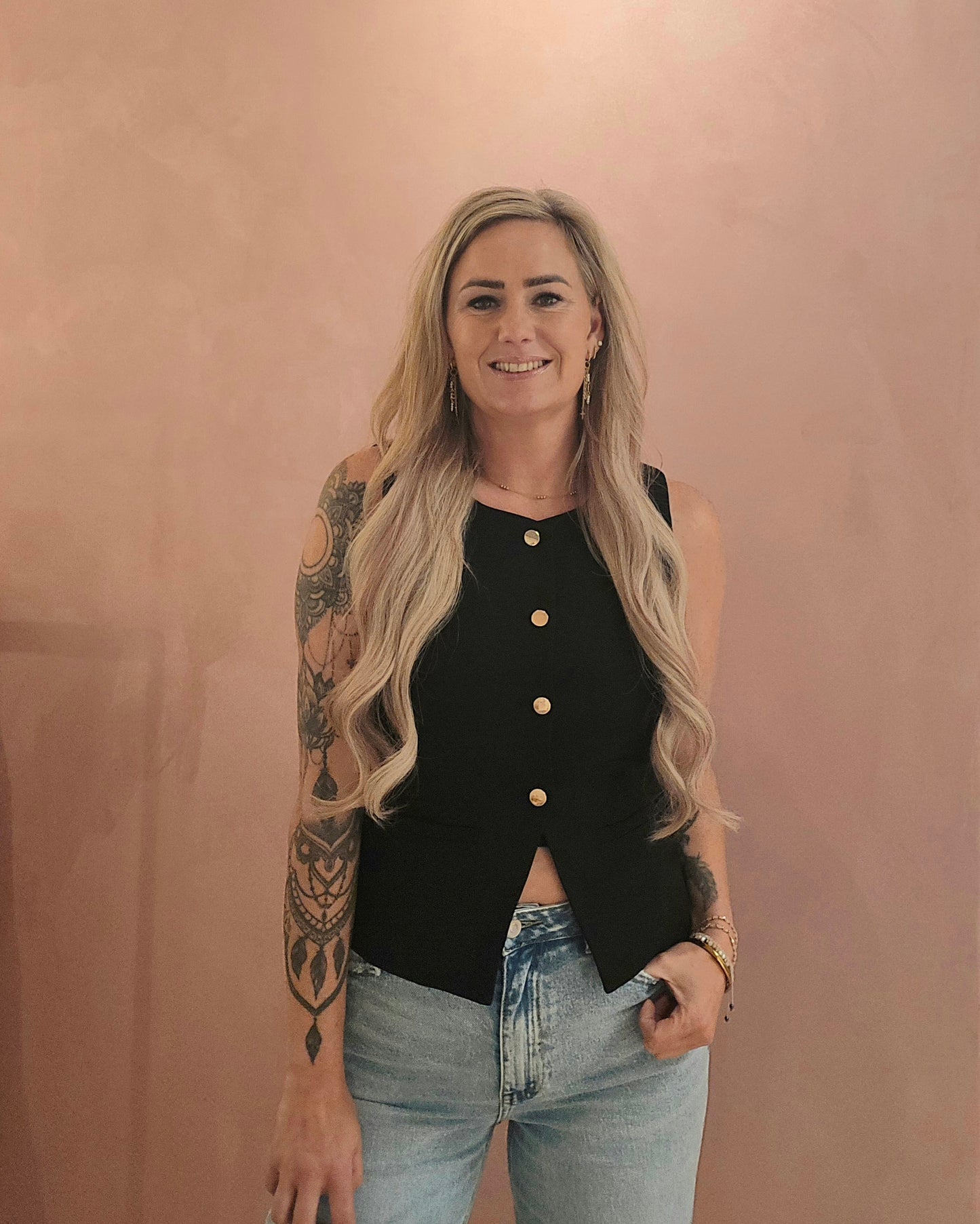 Schwarze Weste mit goldenen Knöpfen – Slim Fit