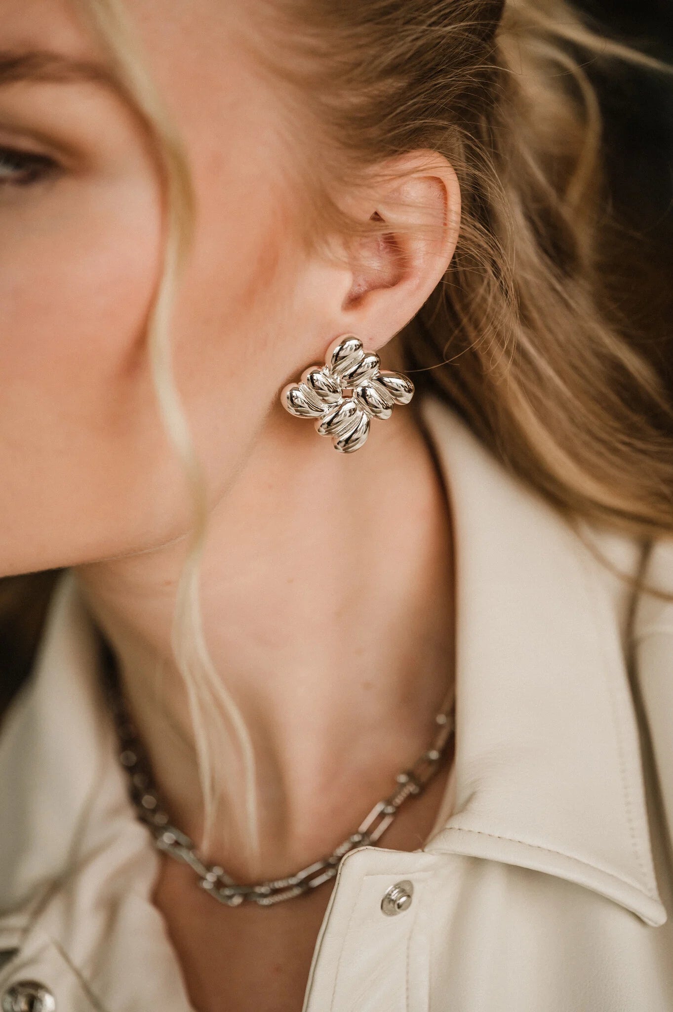 By Shir Oorbellen luxe Fleur