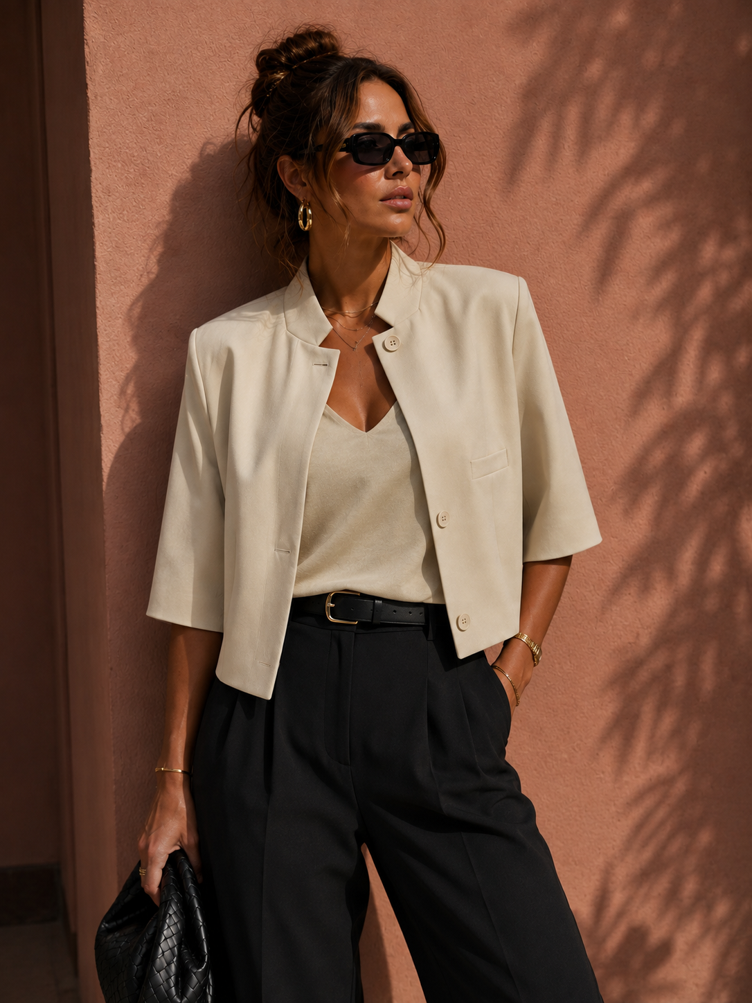 Chic Cropped Blazer – Beige