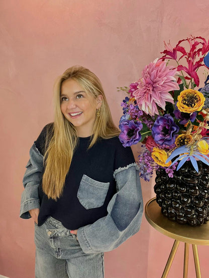 Denim Clash Sweater – Navy Knit met Destroyed Jeansmouwen & Pocket