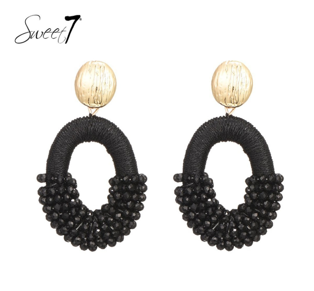 Bold & Boho – Zwarte Statement Oorbellen met Textuur en Glans