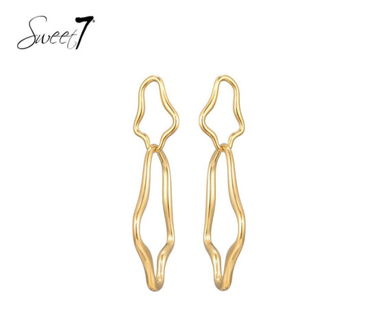Sculptural Elegance – Goudkleurige Organische Oorhangers