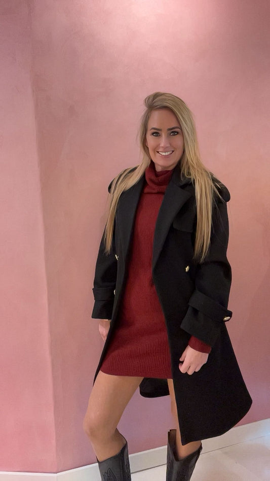 Classic Chic – Zwarte Trenchcoat met Goudkleurige Knopen