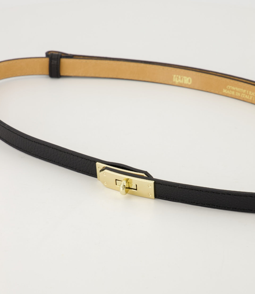 Tijdloze Suede riem met luxe gouden sluiting