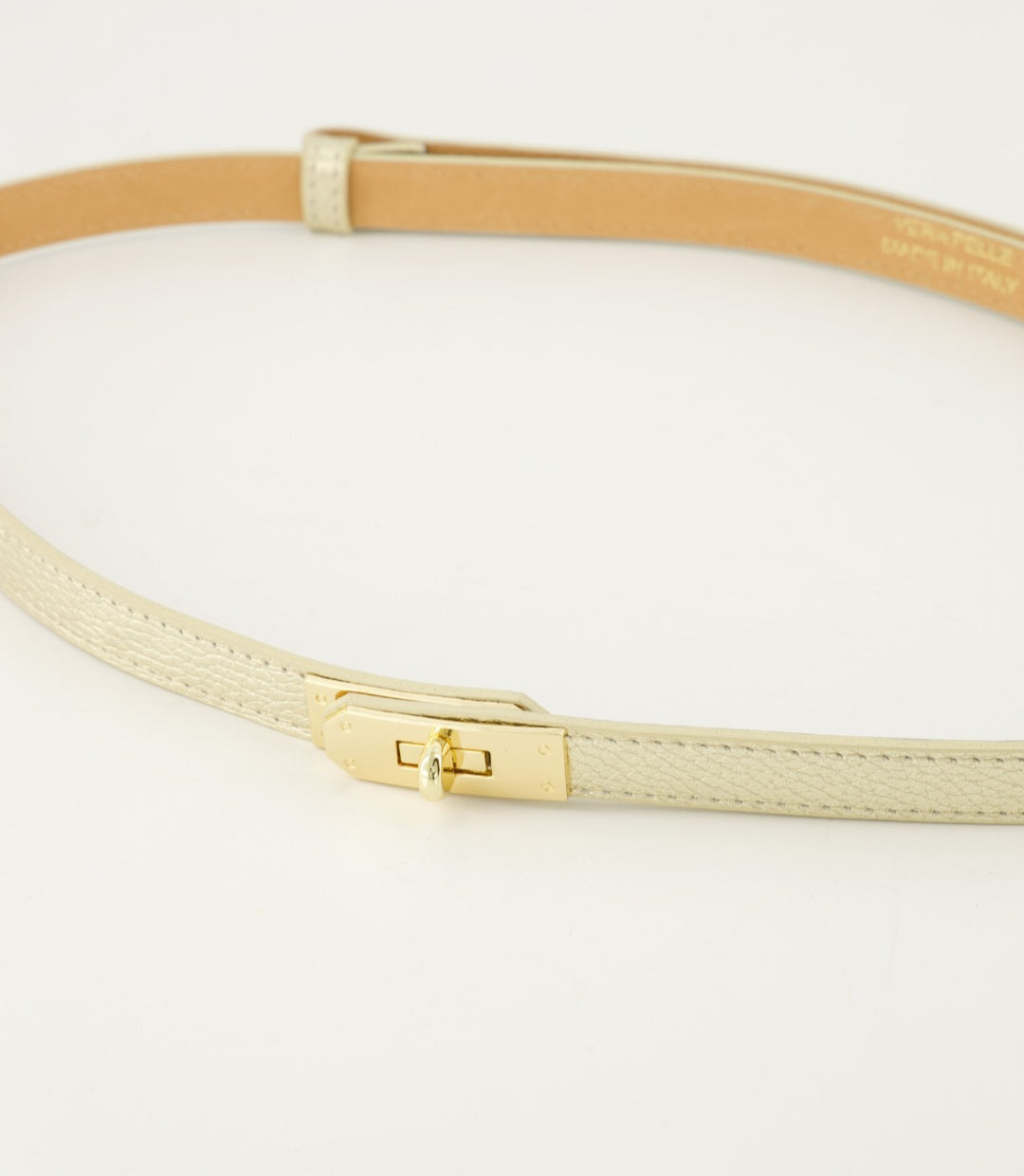 Leren riem met goudkleurige sluiting – elegant & tijdloos