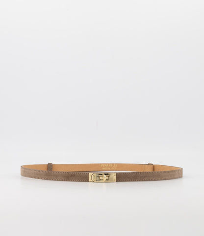 Suède riem met goudkleurige sluiting – elegant & tijdloos