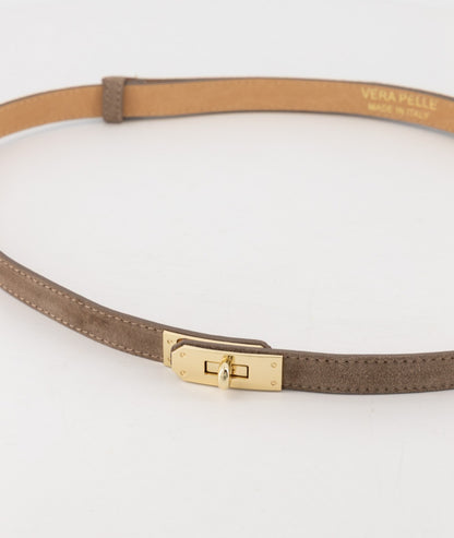 Suède riem met goudkleurige sluiting – elegant & tijdloos