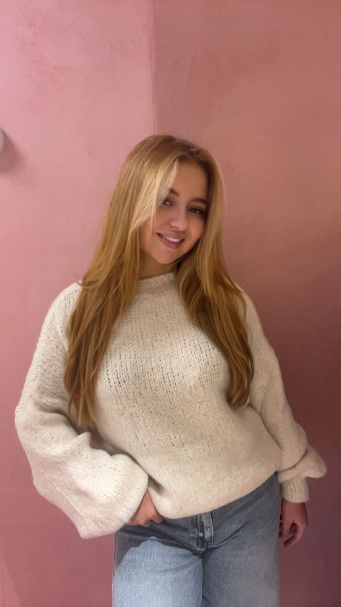 Zachte gebreide trui met ballonmouwen