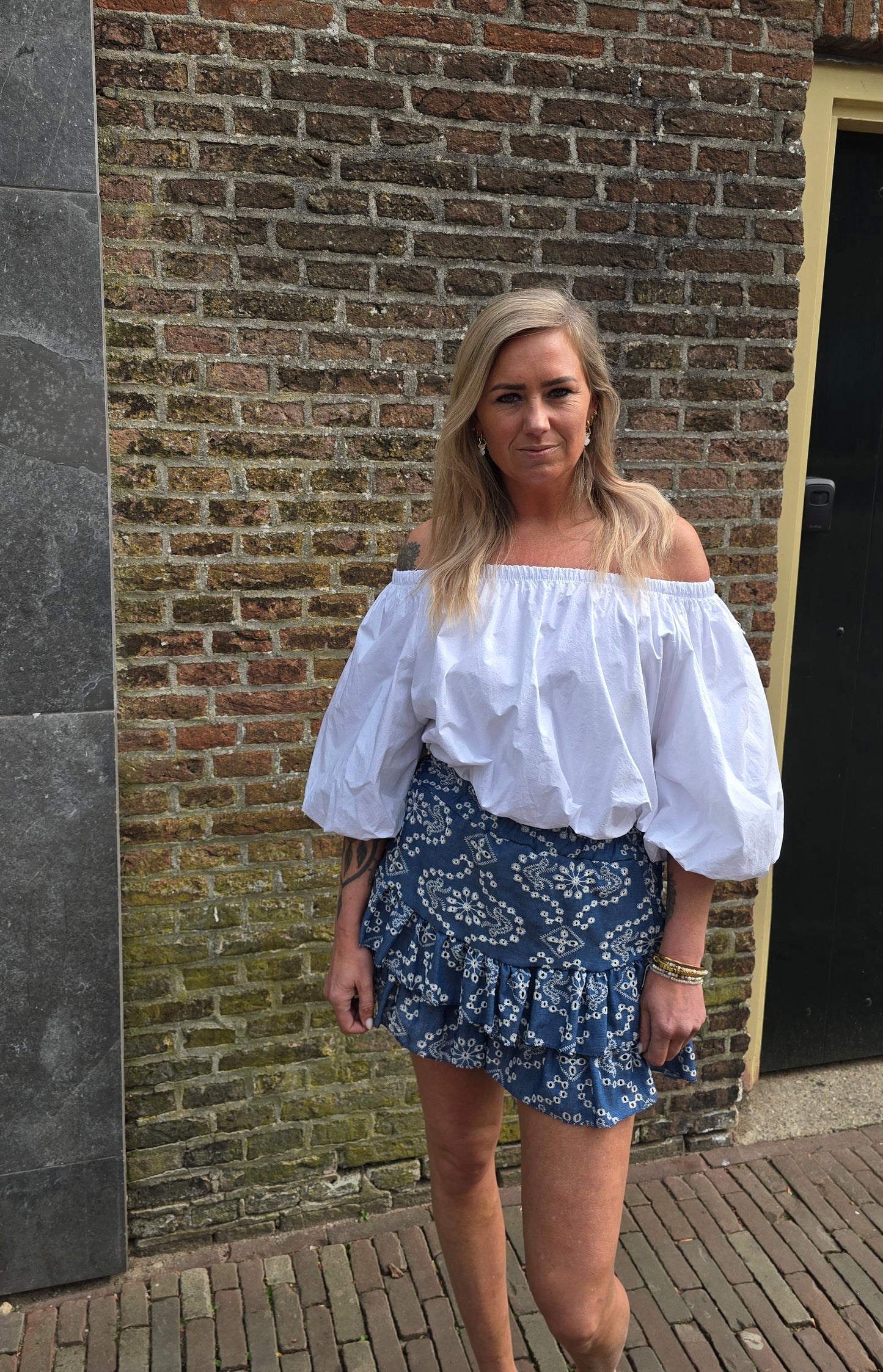 Offshoulder top wit